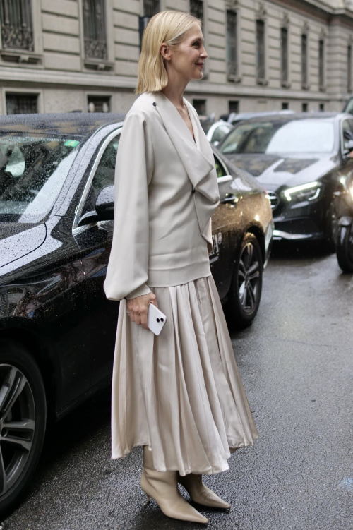 Kelly Rutherford Arrives at Del Core Fashion Show at Milan Fashion Week 3