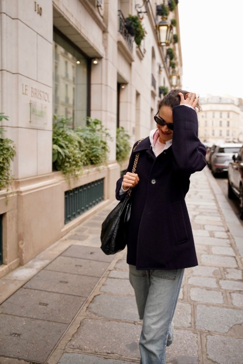 Margaret Qualley Arrives at Hotel in Paris, September 2024 4