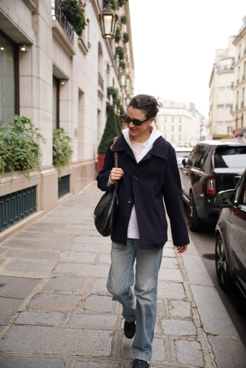 Margaret Qualley Arrives at Hotel in Paris, September 2024 5