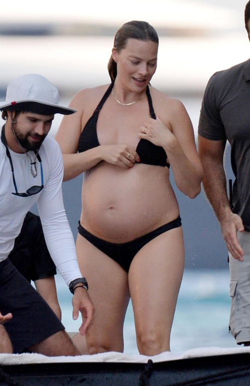 Margot Robbie Pregnant in Black Bikini on Vacation, Italy 6