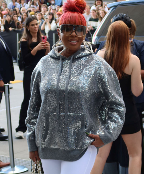 Mary J. Blige Arrives at Michael Kors Fashion Show New York 5