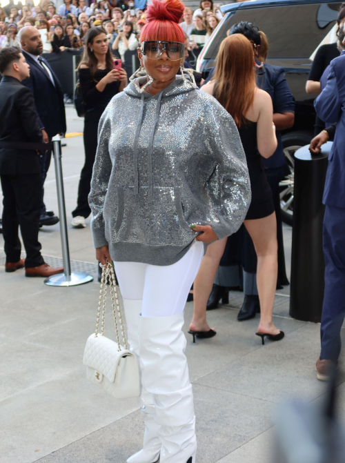 Mary J. Blige Arrives at Michael Kors Fashion Show New York 6