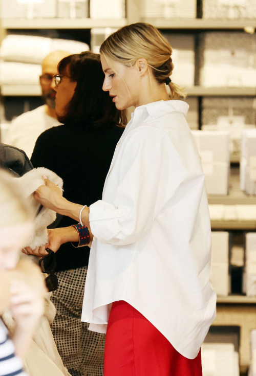 Michelle Hunziker Out Shopping in Milan, September 2024 1