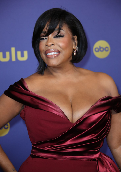 Niecy Nash at 76th Emmy Awards at Peacock Theatre in Los Angeles 4