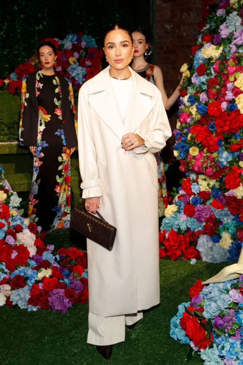 olivia culpo at alice and olivia fashion show in new york 4