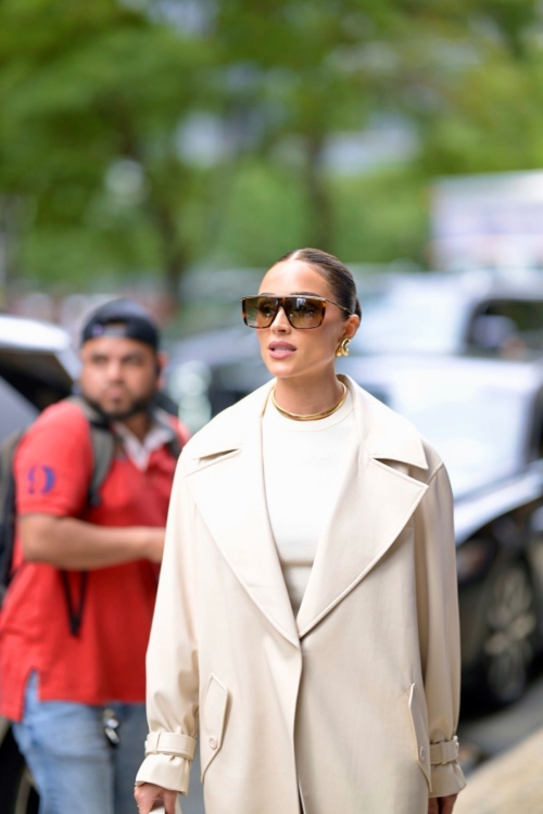 Olivia Culpo at Alice + Olivia Fashion Show, New York