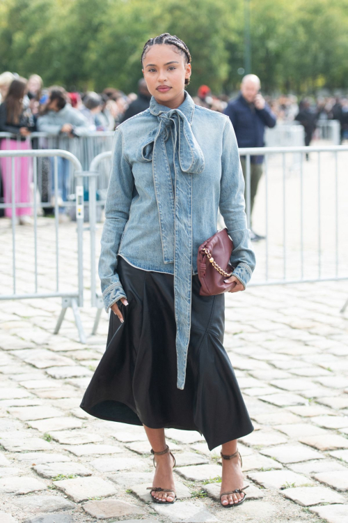 Paola Locatelli Arrives at Loewe Show, Paris Fashion Week, September 2024 4