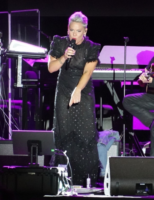 Pink Performs at Kevin Costner’s One805Live in Santa Barbara