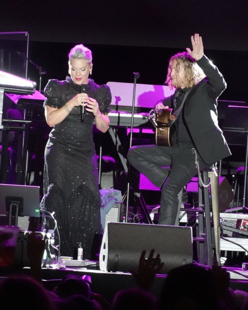 Pink Performs at Kevin Costner’s One805Live in Santa Barbara 2