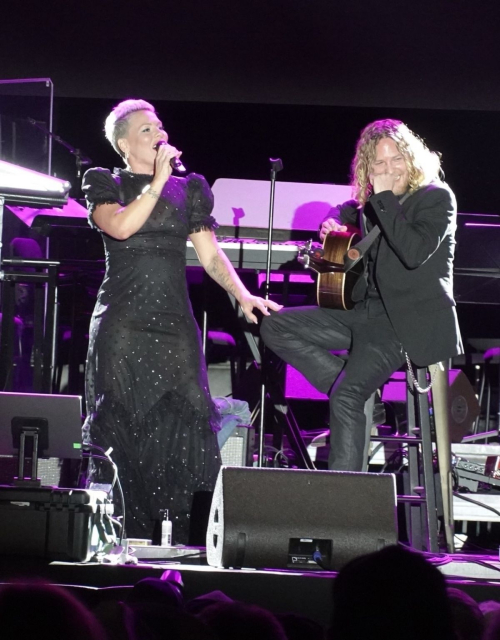 Pink Performs at Kevin Costner’s One805Live in Santa Barbara 4