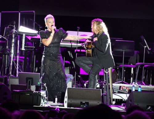 Pink Performs at Kevin Costner’s One805Live in Santa Barbara 6