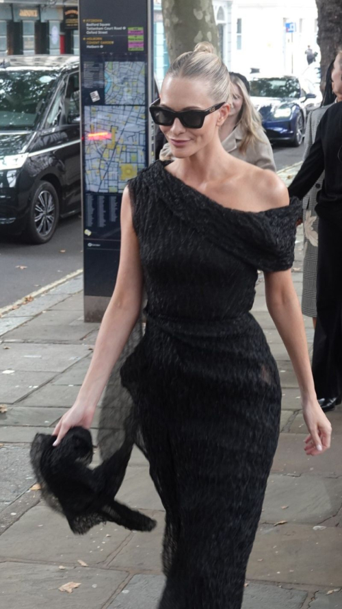 Poppy Delevingne Arrives at Erdem Spring Summer Fashion Show London Fashion Week 3