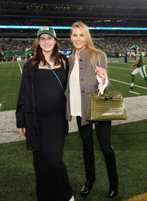 Pregnant Alexandra Daddario at Patriots vs Jets Game in New Jersey 3