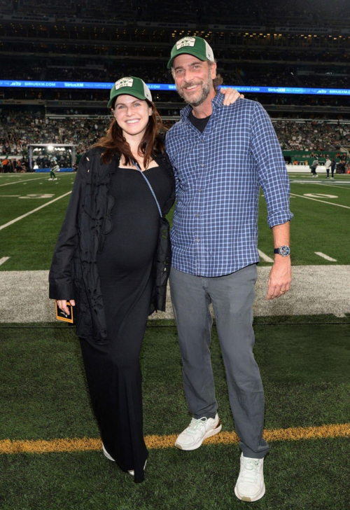 Pregnant Alexandra Daddario at Patriots vs Jets Game in New Jersey 4