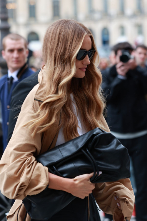 Rosie Huntington Whiteley Arriving at Ritz Hotel Paris Fashion Week 3