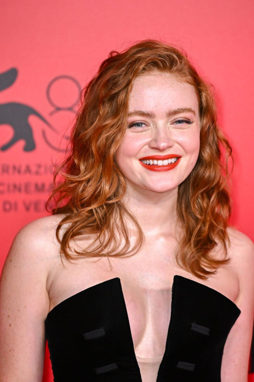 Sadie Sink at Armani Beauty Dinner Photocall, Venice International Film Festival 5