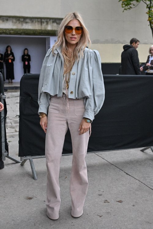 Sienna Miller Arrives at Chloe Womenswear Show at Paris Fashion Week, September 2024