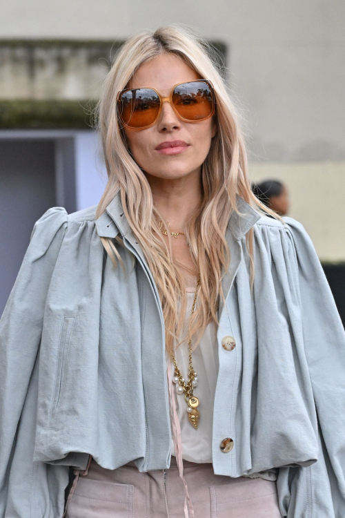 Sienna Miller Arrives at Chloe Womenswear Show at Paris Fashion Week, September 2024 1