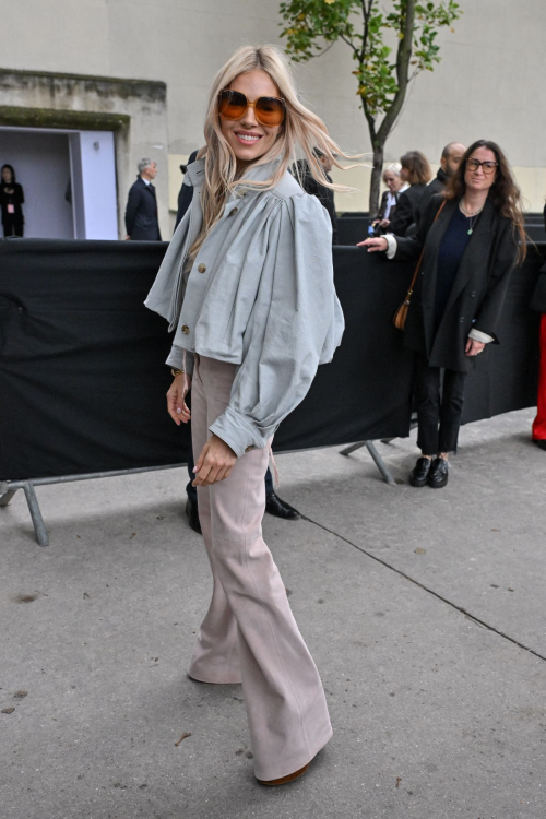 Sienna Miller Arrives at Chloe Womenswear Show at Paris Fashion Week, September 2024 4