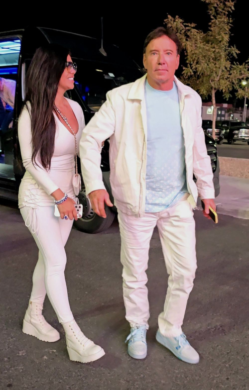 Suelyn Medeiros Arrives for NFL Game in Las Vegas