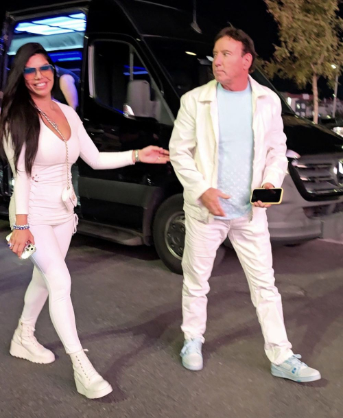 Suelyn Medeiros Arrives for NFL Game in Las Vegas 6