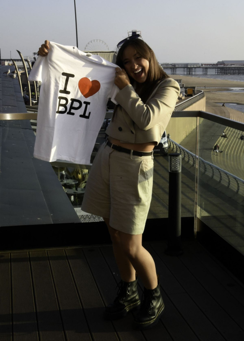 Sydnie Christmas at blackpool tower switch-on ceremony 2