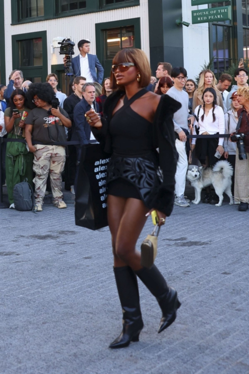 Symone Arrives at Tommy Hilfiger Fashion Show in New York 3