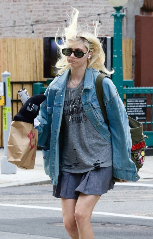 Taylor Momsen Out and About in New York 1