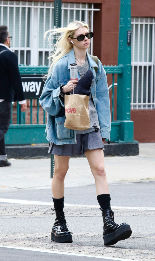 Taylor Momsen Out and About in New York 4