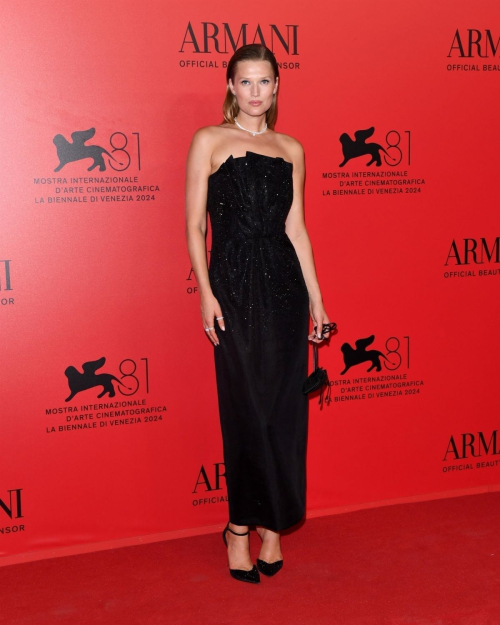 Toni Garrn at Armani Beauty Dinner Photocall 5