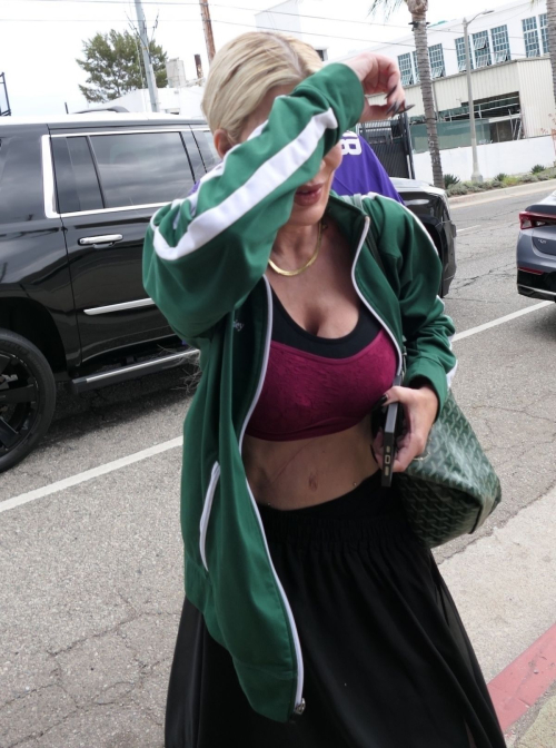 Tori Spelling Arrives at DWTS Studio for Rehearsals in Los Angeles 1