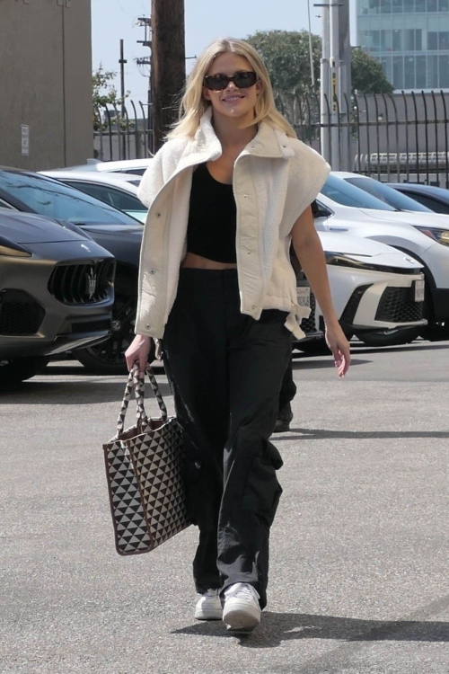 Witney Carson Arrives at Dance Rehearsals in Los Angeles, September 2024 3