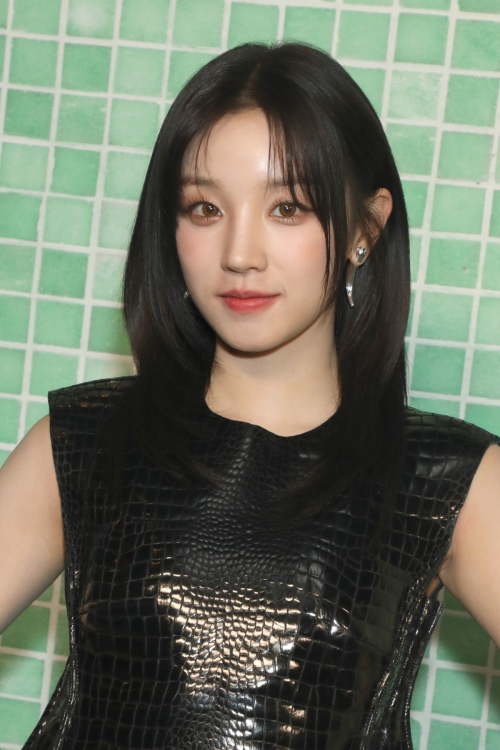 Yuqi at Tory Burch Show at New York Fashion Week 4