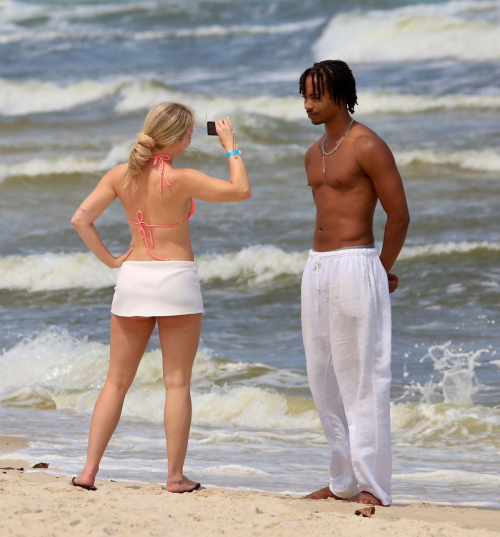 Zara Larsson Enjoying a Fun Day at the Beach in Rio de Janeiro 4