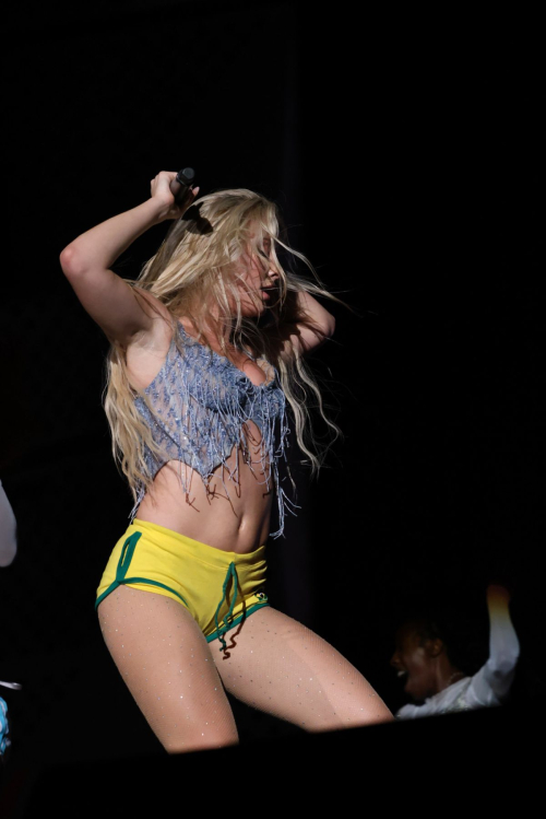 Zara Larsson Performs at Rock in Rio Brazil 9