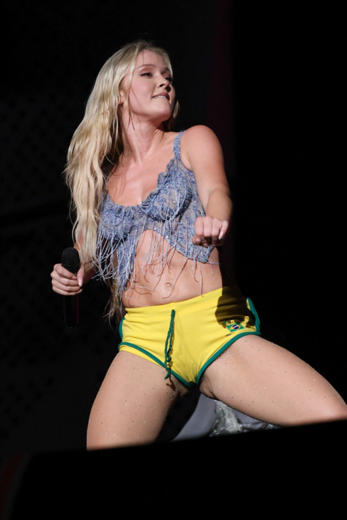 Zara Larsson Performs at Rock in Rio Brazil 3