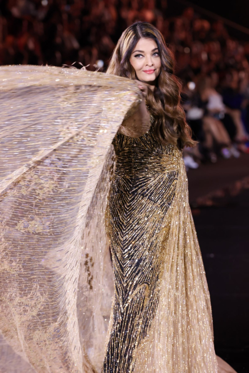 Aishwarya Rai at L’Oreal Paris Fashion Show at Paris Fashion Week, September 2024 5