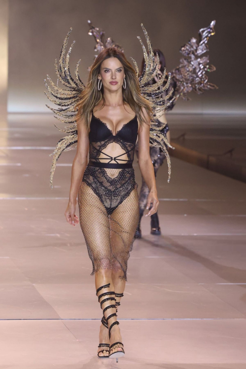 Alessandra Ambrosio Walks Runway at Victoria’s Secret Fashion Show October 2024 2