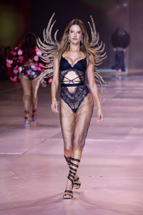 Alessandra Ambrosio Walks Runway at Victoria’s Secret Fashion Show October 2024 6