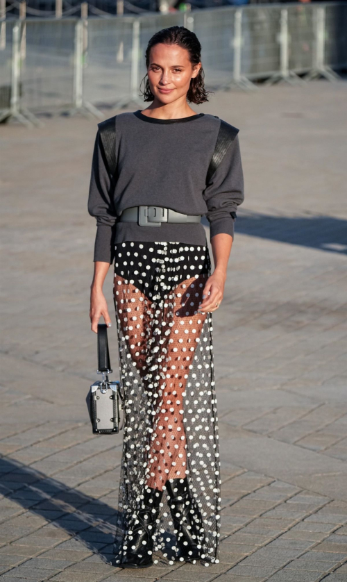 Alicia Vikander at Louis Vuitton Paris Womenswear Spring-Summer Show, October 2024 2