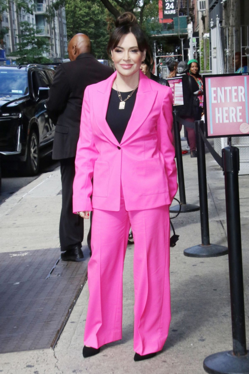 Alyssa Milano in Pink Ensemble Arrives at FOX Studios in New York, September 2024 5