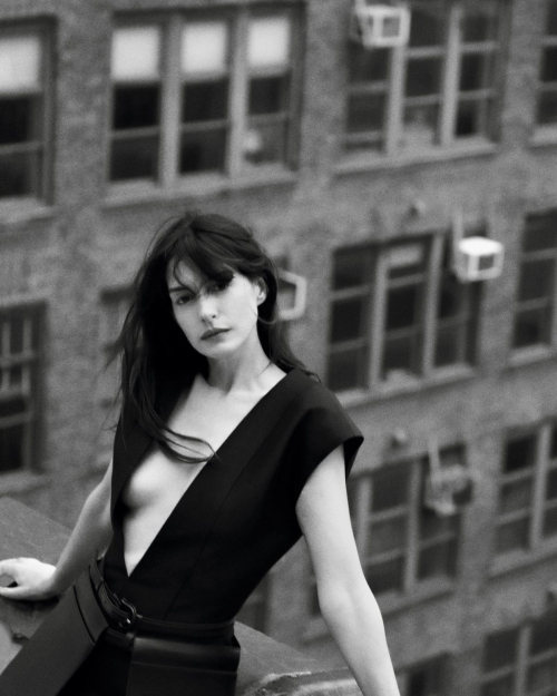 Anne Hathaway for Vogue France, November 2024 5