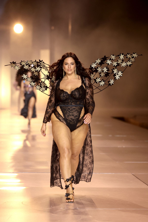 Ashley Graham Walks Runway at Victoria’s Secret Fashion Show October 2024