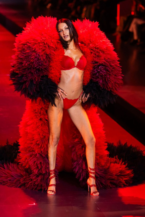 Bella Hadid Walks Runway at Victoria’s Secret Fashion Show October 2024 6