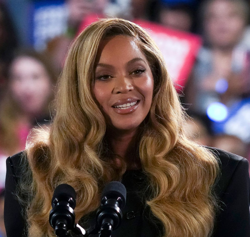 Beyonce Returns to Houston to Support Kamala Harris, October 2024 1