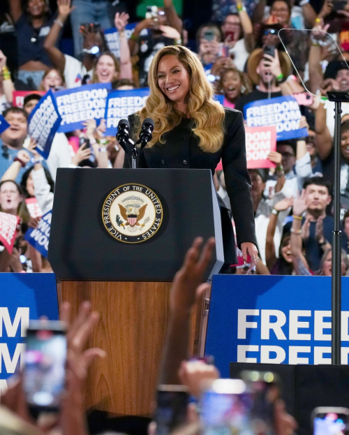 Beyonce Returns to Houston to Support Kamala Harris, October 2024 4