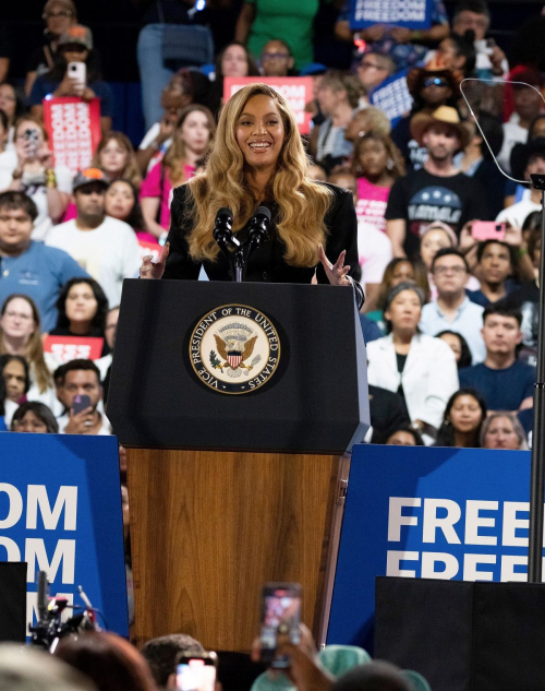 Beyonce Returns to Houston to Support Kamala Harris, October 2024 5