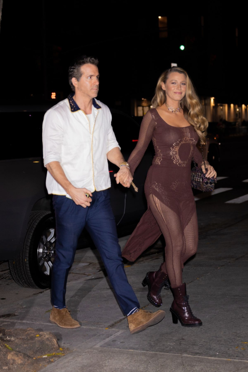 Blake Lively & Ryan Reynolds Arrives at Corner Store, October 2024 5