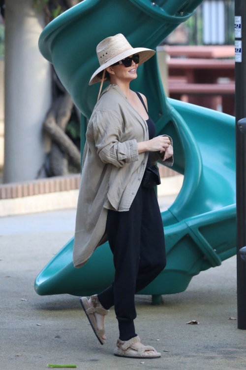 Chrissy Teigen at a Park in Beverly Glen in Los Angeles, October 2024 1