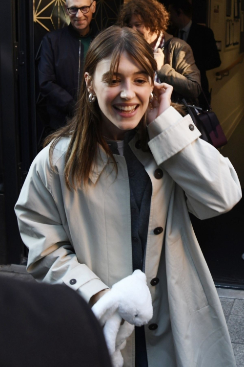 Daisy Edgar-Jones Leaves Soho Place Theatre in London, October 2024 4